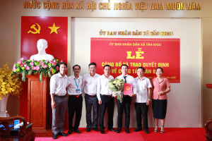 XÃ TÂN KHAI CÔNG BỐ VÀ TRAO QUYẾT ĐỊNH VỀ CÔNG TÁC CÁN BỘ