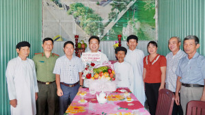 LÃNH ĐẠO XÃ TÂN KHAI THĂM VÀ CHÚC MỪNG NHÂN LỄ KHAI ĐẠO CAO ĐÀI BAN CHỈNH ĐẠO BẾN TRE