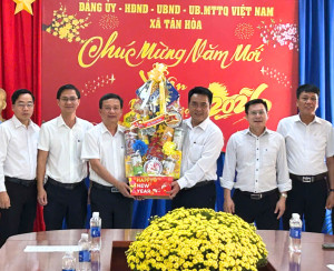 CHỦ TỊCH UBND XÃ NGUYỄN TÍN NGHĨA THĂM, CHÚC TẾT, LÀM VIỆC VỚI XÃ TÂN HOÀ, TỈNH TÂY NINH