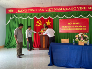 KIỂM TRA CƠ SỞ VẬT CHẤT TẠI CÁC ĐIỂM BẦU CỬ TRÊN ĐỊA BÀN XÃ