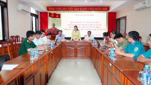 BAN THƯỜNG VỤ ĐẢNG ỦY XÃ GẶP MẶT, TẶNG HOA, QUÀ TRI ÂN CÁC ĐỒNG CHÍ LÀ LÃNH ĐẠO, NGUYÊN LÃNH ĐẠO BAN CHỈ HUY QUÂN SỰ XÃ TÂN KHAI