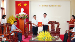 LÃNH ĐẠO CÁC XÃ VĨNH THÀNH, CHỢ LÁCH, HƯNG KHÁNH TRUNG, TỈNH VĨNH LONG THĂM, CHÚC TẾT UBND XÃ