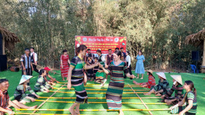 RỘN RÀNG SẮC XUÂN ĐẠI NGÀN TẠI ĐẤT THÉP THÀNH ĐỒNG