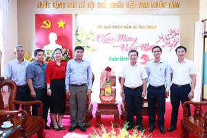 LÃNH ĐẠO CÔNG TY TNHH MỘT THÀNH VIÊN CAO SU BÌNH LONG THĂM, CHÚC TẾT UBND XÃ TÂN KHAI