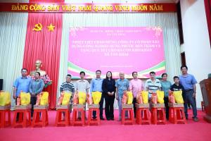 ĐỂ XUÂN THÊM ẤM – TẾT THÊM ĐỦ ĐẦY VỚI NGƯỜI KHÓ KHĂN XÃ TÂN KHAI