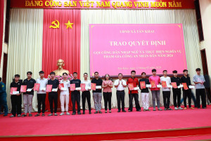 XÃ TÂN KHAI TRAO QUYẾT ĐỊNH GỌI NHẬP NGŨ CHO 55 THANH NIÊN NĂM 2026