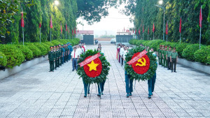TÂN KHAI TỔ CHỨC LỄ VIẾNG NGHĨA TRANG LIỆT SĨ BÌNH LONG, DÂNG HƯƠNG TẠI DI TÍCH ĐỊA ĐIỂM CHIẾN THẮNG CHỐT CHẶN TÀU Ô VÀ NHÀ BIA TƯỞNG NIỆM LIỆT SĨ XÃ