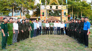 ĐỒNG CHÍ PHAN VĂN MẠNH – PHÓ BÍ THƯ THƯỜNG TRỰC ĐẢNG ỦY XÃ THĂM, TẶNG QUÀ CÁC TIỂU TRẠI TÒNG QUÂN NĂM 2026