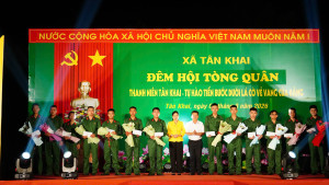 SÔI NỔI HÀO KHÍ ĐÊM HỘI TÒNG QUÂN XÃ TÂN KHAI NĂM 2026