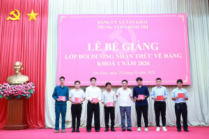 34 QUẦN CHÚNG ƯU TÚ ĐƯỢC CẤP GIẤY CHỨNG NHẬN HOÀN THÀNH LỚP BỒI DƯỠNG NHẬN THỨC VỀ ĐẢNG KHÓA I, NĂM 2026