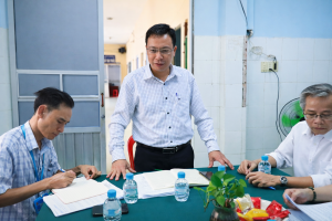 PHÓ CHỦ TỊCH UBND XÃ NGUYỄN VIẾT ĐỢI NẮM BẮT TÌNH HÌNH HOẠT ĐỘNG TRẠM Y TẾ XÃ THỜI GIAN QUA