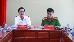 ĐOÀN KIỂM TRA CÔNG AN TỈNH LÀM VIỆC TẠI XÃ TÂN KHAI VỀ CÔNG...