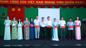 34 HỌC VIÊN ĐƯỢC TRAO GIẤY CHỨNG NHẬN HOÀN THÀNH LỚP BỒI DƯỠNG LÝ LUẬN CHÍNH TRỊ DÀNH CHO ĐẢNG VIÊN MỚI, KHÓA I/2026
