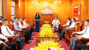 PHƯỜNG TÂN KHAI TRAO CÁC QUYẾT ĐỊNH VỀ CÔNG TÁC CÁN BỘ