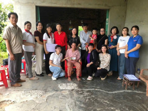 PHƯỜNG TÂN KHAI PHỐI HỢP TRAO HỖ TRỢ GIA ĐÌNH BỆNH NHÂN CÓ HOÀN CẢNH KHÓ KHĂN TẠI KHU PHỐ SÓC 5 