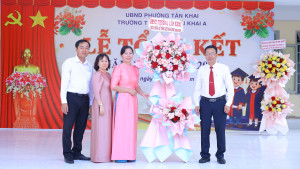PHÓ CHỦ TỊCH UBND PHƯỜNG NGUYỄN VIẾT ĐỢI DỰ TỔNG KẾT TRƯỜNG TIỂU HỌC TÂN KHAI A