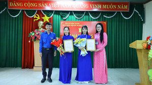 TRƯỜNG MẦM NON TÂN KHAI B KẾT NẠP THÊM HAI ĐẢNG VIÊN