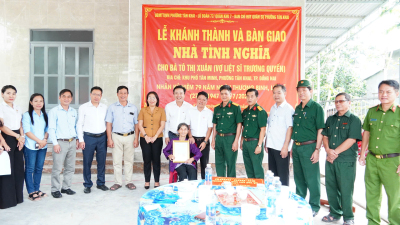 PHƯỜNG TÂN KHAI KHÁNH THÀNH, BÀN GIAO NHÀ TÌNH NGHĨA CHO GIA ĐÌNH BÀ TÔ THỊ XUÂN, VỢ LIỆT SĨ TRƯƠNG QUYẾN