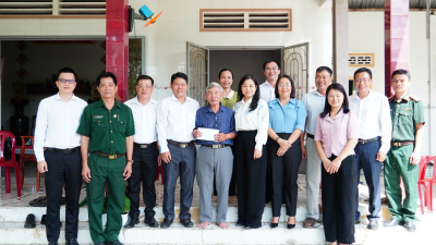 PHƯỜNG TÂN KHAI TỔ CHỨC 03 ĐOÀN THĂM, TẶNG QUÀ MẸ VIỆT NAM ANH HÙNG, NGƯỜI CÓ CÔNG NHÂN DỊP KỶ NIỆM 79 NĂM NGÀY THƯƠNG BINH - LIỆT SĨ