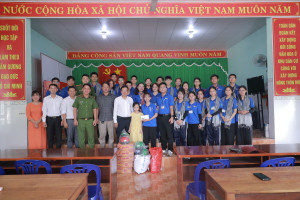 PHƯỜNG TÂN KHAI: LÃNH ĐẠO VÀ DOANH NGHIỆP THĂM, ĐỘNG VIÊN CÁC ĐỘI HÌNH CHIẾN SĨ TÌNH NGUYỆN MÙA HÈ XANH NĂM 2026