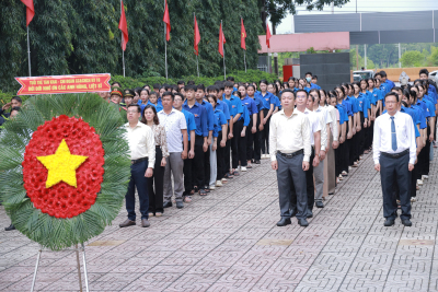 TÂN KHAI: HƠN 2.300 NGỌN NẾN THẮP SÁNG LÒNG TRI ÂN, SOI NGUỒN NHIỆT HUYẾT TUỔI TRẺ