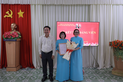 CHI BỘ TRƯỜNG MẦM NON TÂN KHAI KẾT NẠP 2 ĐẢNG VIÊN