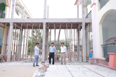 PHÓ CHỦ TỊCH UBND PHƯỜNG NGUYỄN VIẾT ĐỢI KIỂM TRA CÁC THIẾT CHẾ GIÁO DỤC TRÊN ĐỊA BÀN