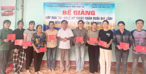 Trung tâm GDNN - GDTX khu vực 16 tỉnh Đồng Nai tổ chức Bế giảng lớp đào tạo nghề kỹ thuật chăn nuôi gia cầm cho đồng bào dân tộc thiểu số năm 2025 tại ấp Đồng Xê, xã Tân lợi