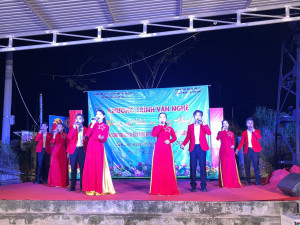 Ấp Đồng Chắc rộn ràng đêm văn nghệ “Vang mãi khúc ca dâng Đảng”