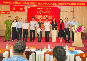 Ban Thường vụ Đảng ủy xã Tân Lợi công bố Quyết định chỉ định, bổ sung Chỉ huy trưởng Ban CHQS xã