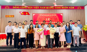 UBND xã Tân Lợi tổ chức Lễ công bố quyết định bổ nhiệm Phó phòng Văn hóa - Xã hội và Phó Giám đốc Trung tâm Phục vụ Hành chính công