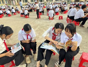 4.000 ĐẦU SÁCH ĐẾN VỚI CHƯƠNG TRÌNH ĐỌC SÁCH "ÁNH SÁNG TRI THỨC "LAN TỎA NIỀM ĐAM MÊ ĐỌC SÁCH TỚI HỌC SINH TRƯỜNG TH&THCS TÂN HƯNG