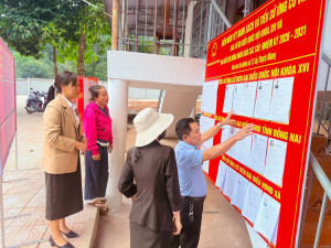 Lãnh đạo xã kiểm tra công tác chuẩn bị bầu cử tại các ấp trên địa bàn