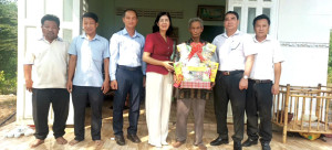 Lãnh đạo xã Tân Lợi thăm, chúc Tết Chôl Chnăm Thmây người có uy tín
