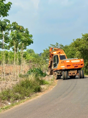 Tuyên truyền, vận động người dân bàn giao mặt bằng thực hiện dự án mở rộng tuyến đường từ Trung tâm xã đi đường ĐT753