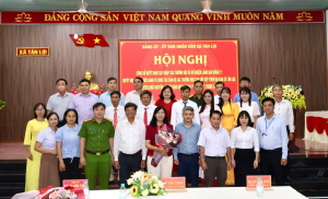 Xã Tân Lợi công bố các quyết định sáp nhập trường học, kiện toàn tổ chức Đảng và cán bộ quản lý giáo dục