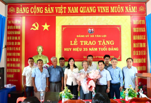 CHI BỘ ẤP THẠCH MÀNG TỔ CHỨC LỄ KẾT NẠP ĐẢNG, TRAO HUY HIỆU 35 NĂM TUỔI ĐẢNG VÀ SINH HOẠT CHI BỘ ĐỊNH KỲ THÁNG 9 NĂM 2026