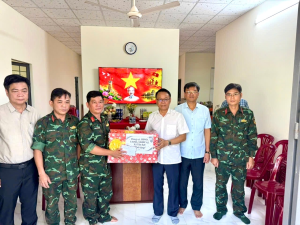 LÃNH ĐẠO XÃ TÂN LỢI THĂM, ĐỘNG VIÊN ĐỘI K76 THỰC HIỆN NHIỆM VỤ QUY TẬP HÀI CỐT LIỆT SĨ TẠI ẤP THẠCH MÀNG