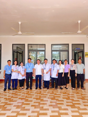 LÃNH ĐẠO XÃ TÂN LỢI THĂM, ĐỘNG VIÊN ĐỘI NGŨ TRẠM Y TẾ TRONG CÔNG TÁC KHÁM SỨC KHỎE MIỄN PHÍ CHO NHÂN DÂN