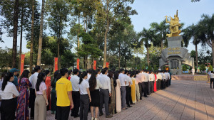 Xã Tân Phú Trang Trọng Tổ Chức Lễ Viếng Tượng Đài Liệt Sĩ Nhân Kỷ Niệm 81 Năm Ngày Thành Lập QĐND Việt Nam Và 36 Năm Ngày Hội Quốc Phòng Toàn Dân