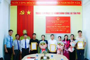 Xã Tân Phú tiếp tục trang trọng tổ chức Lễ trao Giấy chứng nhận Đăng ký Kết hôn