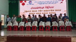 Xã Tân Phú: Ấm áp chương trình trao tặng quà Tết Nguyên đán Bính Ngọ 2026 cho các hộ gia đình có hoàn cảnh khó khăn