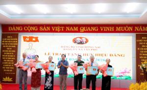 TÂN PHÚ: Trao Tặng Huy Hiệu Đảng Đợt 3/2 Năm 2026