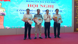 Ban Thường vụ Đảng ủy xã công bố Quyết định về công tác cán bộ