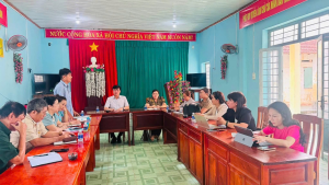 Đồng chí Nguyễn Văn Thư – Bí thư Đảng ủy, Chủ tịch HĐND xã Tân Quan làm việc với Chi bộ ấp Bàu Vàng sau sắp xếp đơn vị hành chính