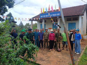 ẤP XA TRẠCH RA QUÂN VỆ SINH MÔI TRƯỜNG, HƯỞNG ỨNG NGÀY HỘI TOÀN DÂN BẢO VỆ AN NINH TỔ QUỐC NĂM 2026
