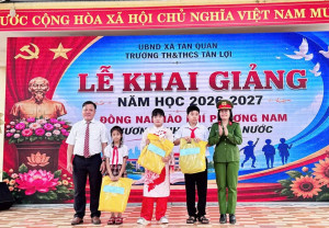 TIẾP SỨC BƯỚC CHÂN EM ĐẾN TRƯỜNG: HỘI KHUYẾN HỌC XÃ TÂN QUAN TRAO HỌC BỔNG ĐỢT 1 NĂM HỌC 2026–2027
