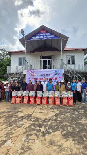 Chương trình "Tặng quà yêu thương"