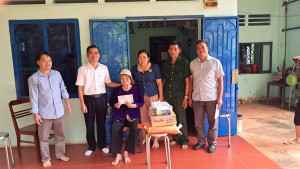 ĐẢNG ỦY CÁC CƠ QUAN ĐẢNG THĂM, HỖ TRỢ HỘ DÂN CÓ HOÀN CẢNH KHÓ KHĂN TẠI ẤP TRƯỜNG AN