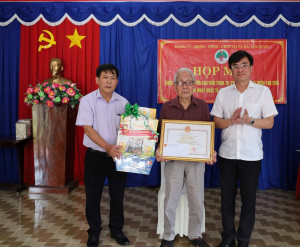 XÃ TÂN QUAN TỔ CHỨC CHƯƠNG TRÌNH CHÚC THỌ, MỪNG THỌ NGƯỜI CAO TUỔI